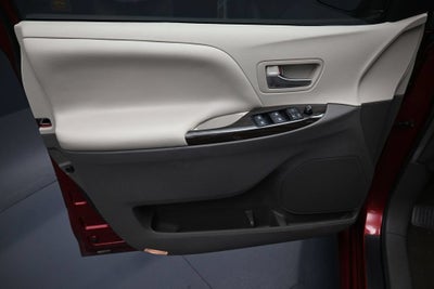 2019 Toyota Sienna XLE 7 Passenger