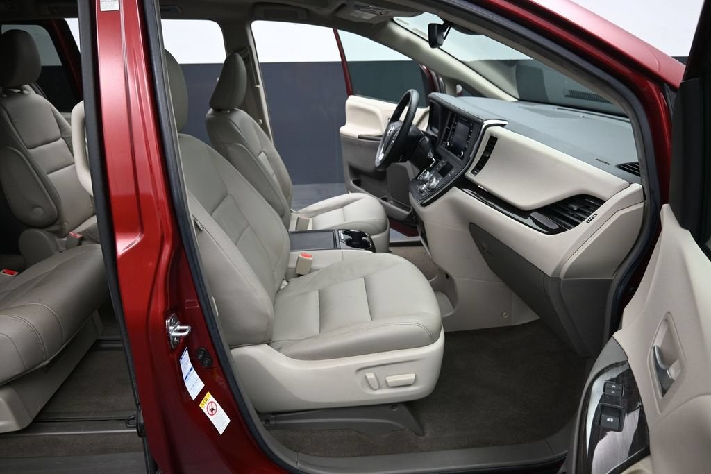 2019 Toyota Sienna XLE 7 Passenger