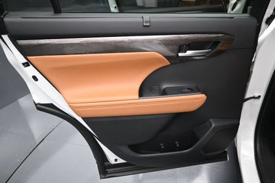 2026 Toyota Highlander Hybrid Platinum