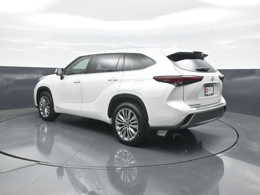 2026 Toyota Highlander Hybrid Platinum