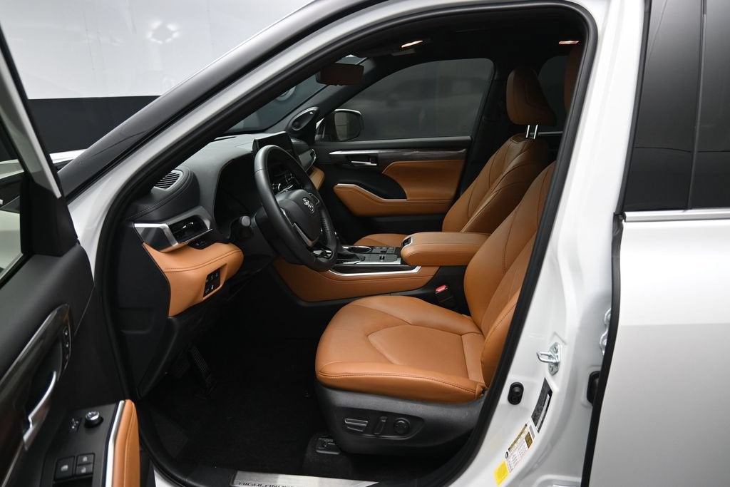 2026 Toyota Highlander Hybrid Platinum