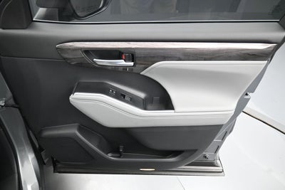 2026 Toyota Highlander Hybrid Platinum