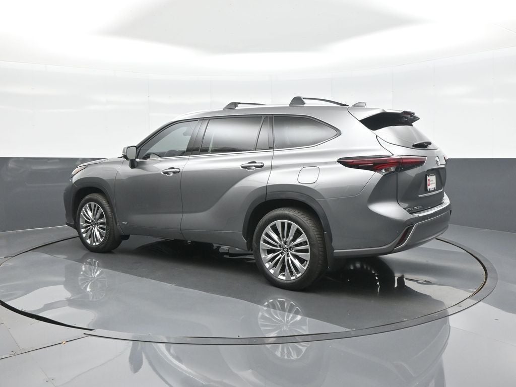 2026 Toyota Highlander Hybrid Platinum