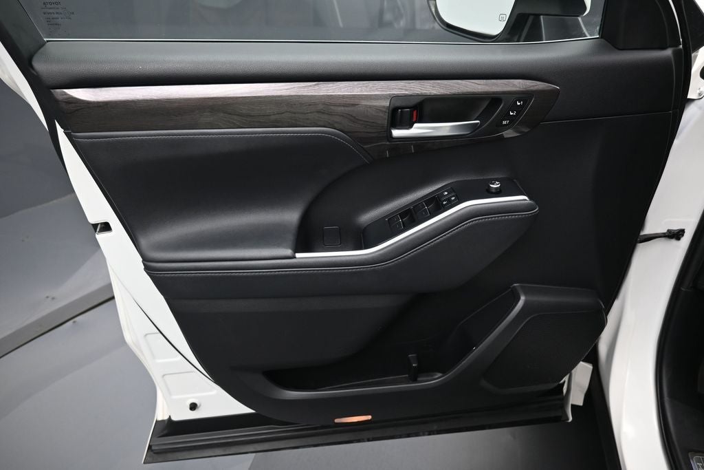 2021 Toyota Highlander Hybrid Platinum