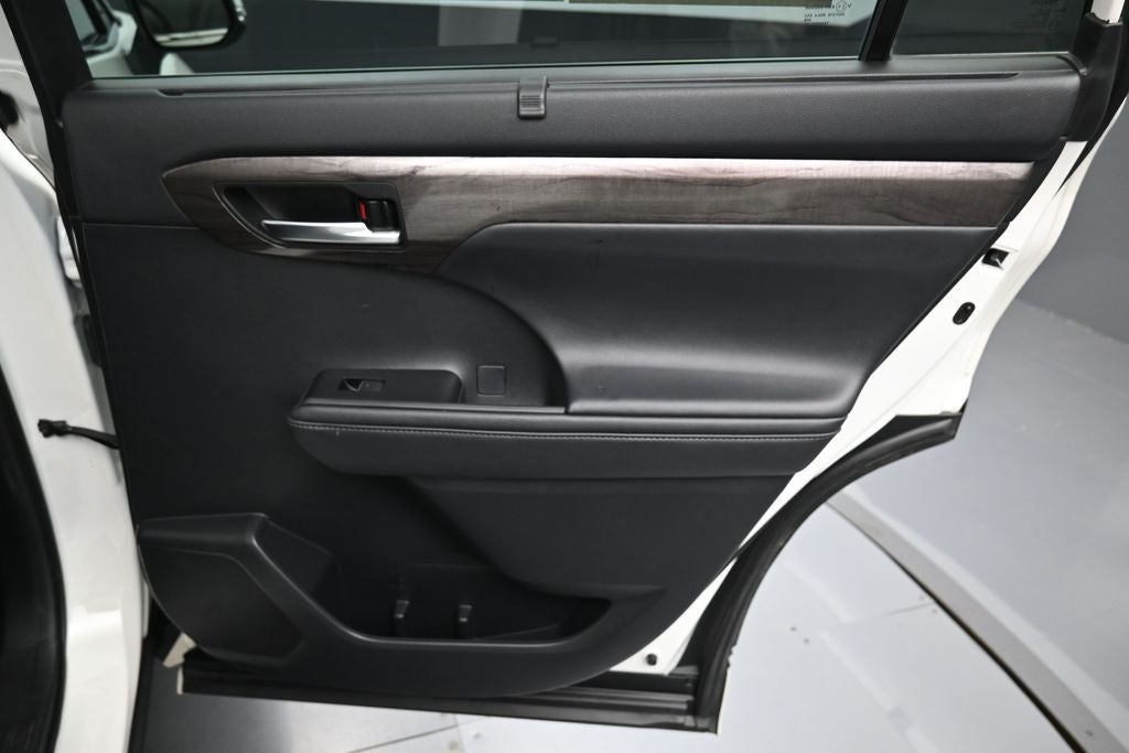 2021 Toyota Highlander Hybrid Platinum