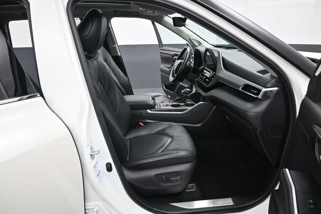 2021 Toyota Highlander Hybrid Platinum