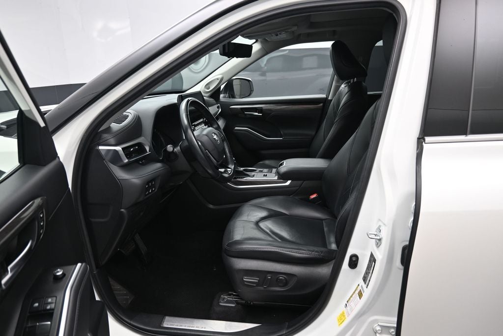 2021 Toyota Highlander Hybrid Platinum