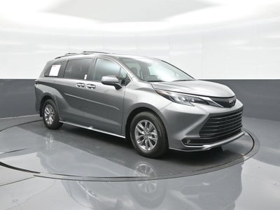 2026 Toyota Sienna XLE 8 Passenger