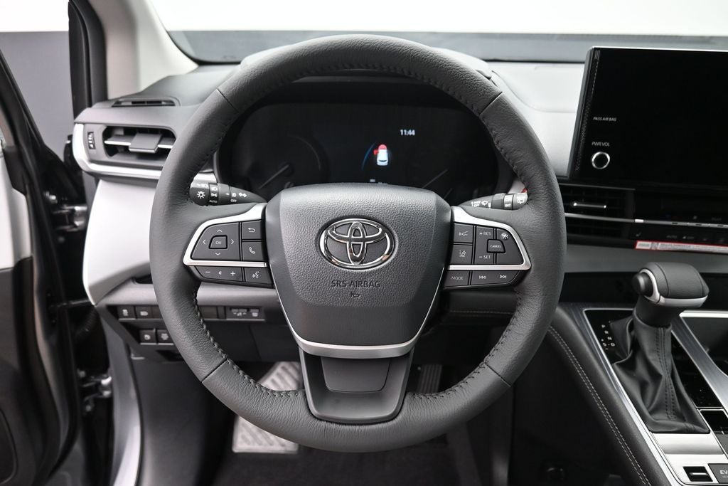 2026 Toyota Sienna XLE 8 Passenger