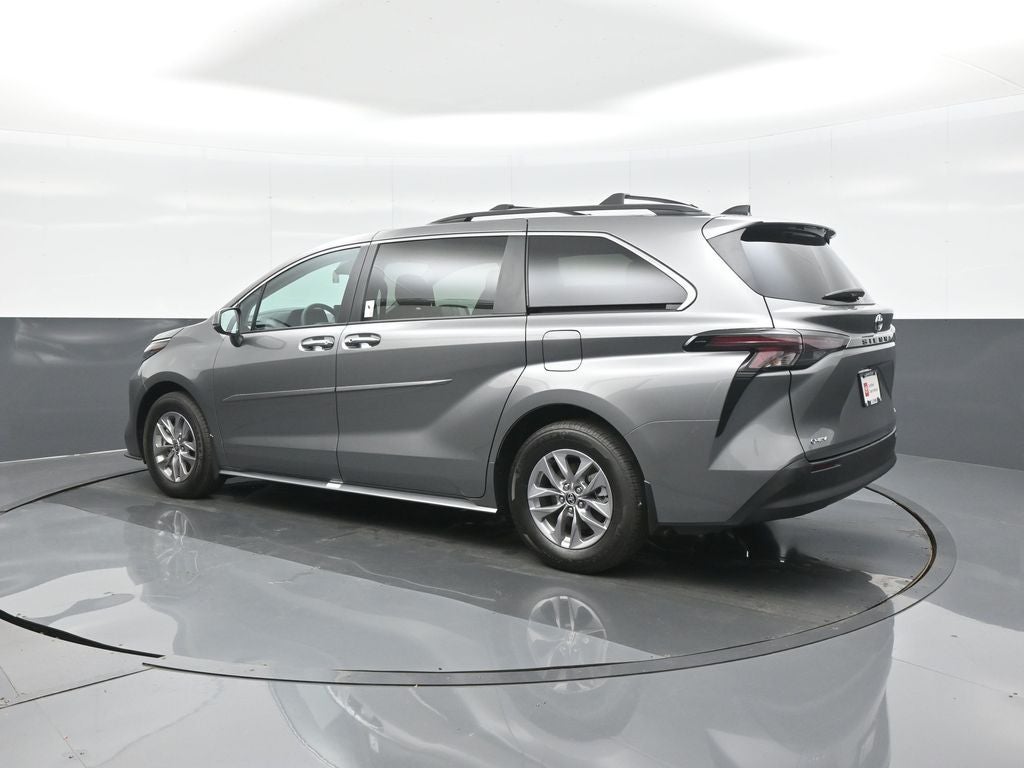 2026 Toyota Sienna XLE 8 Passenger