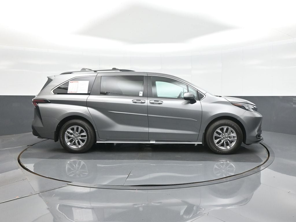 2026 Toyota Sienna XLE 8 Passenger