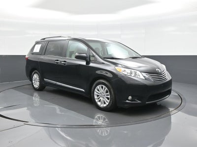 2017 Toyota Sienna XLE 8 Passenger
