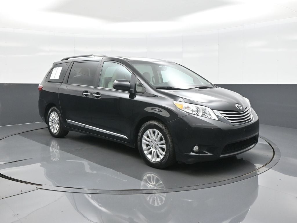 2017 Toyota Sienna XLE 8 Passenger