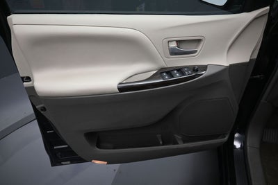 2017 Toyota Sienna XLE 8 Passenger