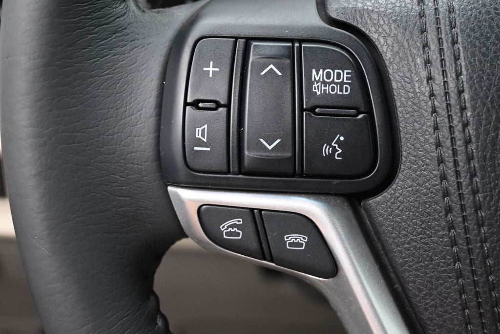 2017 Toyota Sienna XLE 8 Passenger