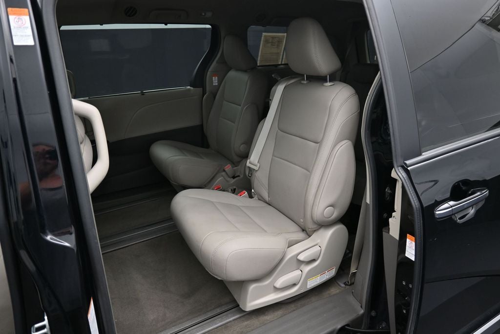 2017 Toyota Sienna XLE 8 Passenger