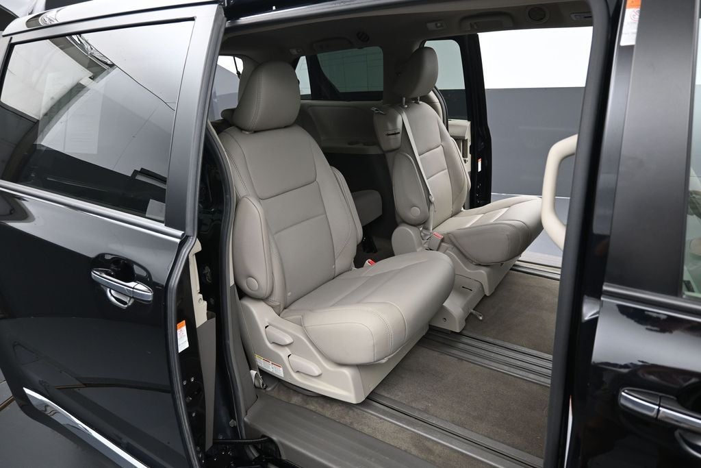 2017 Toyota Sienna XLE 8 Passenger