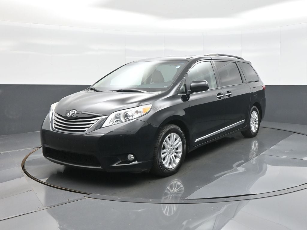 2017 Toyota Sienna XLE 8 Passenger