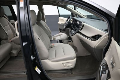 2017 Toyota Sienna XLE 8 Passenger