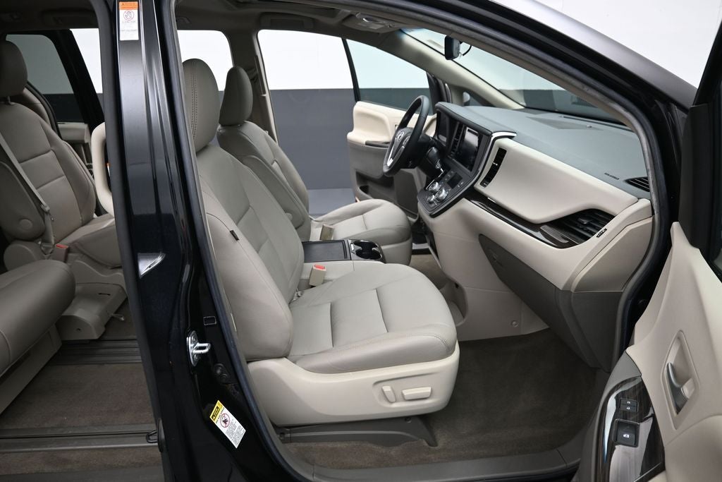 2017 Toyota Sienna XLE 8 Passenger