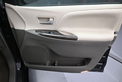 2017 Toyota Sienna XLE 8 Passenger