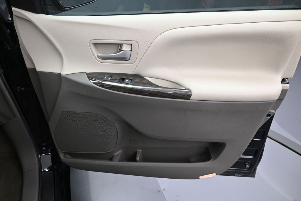 2017 Toyota Sienna XLE 8 Passenger