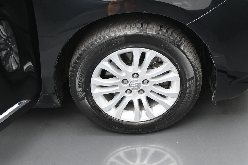 2017 Toyota Sienna XLE 8 Passenger