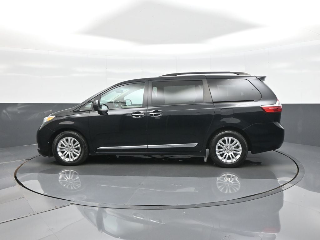 2017 Toyota Sienna XLE 8 Passenger