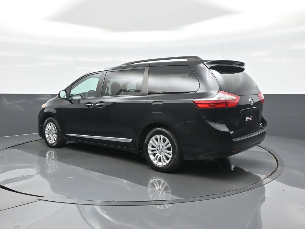 2017 Toyota Sienna XLE 8 Passenger