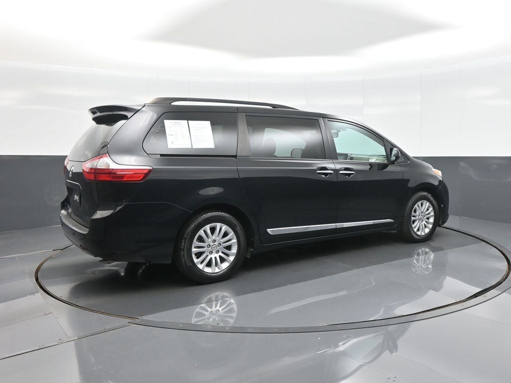 2017 Toyota Sienna XLE 8 Passenger