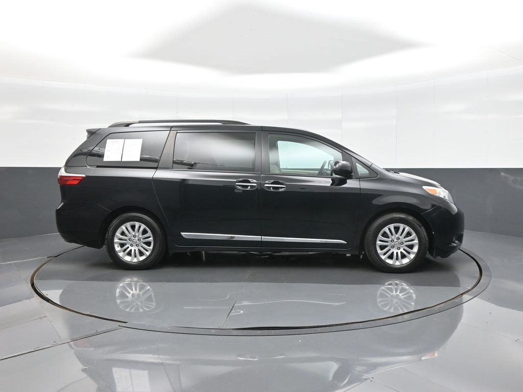 2017 Toyota Sienna XLE 8 Passenger
