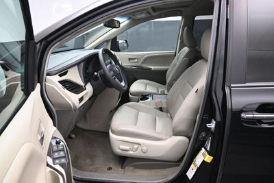 2017 Toyota Sienna XLE 8 Passenger