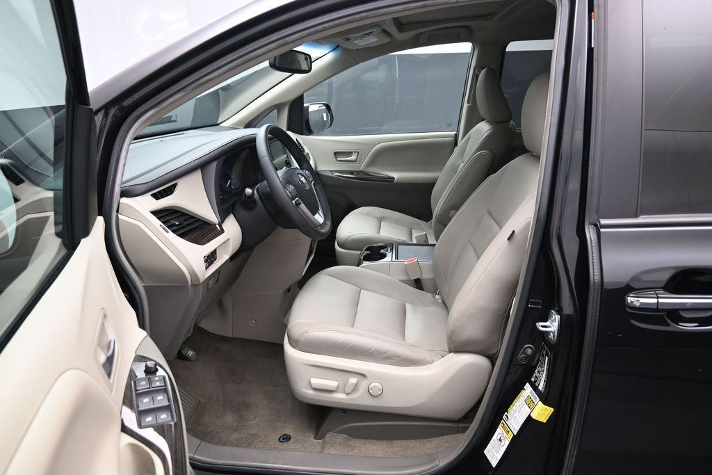 2017 Toyota Sienna XLE 8 Passenger