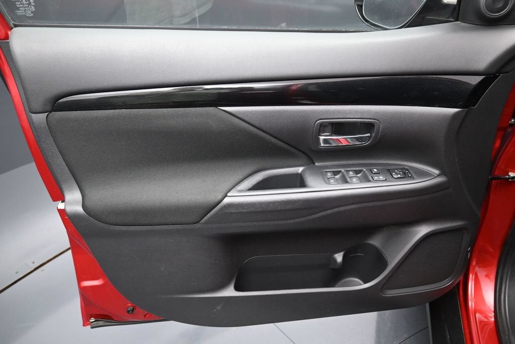 2019 Mitsubishi Outlander ES