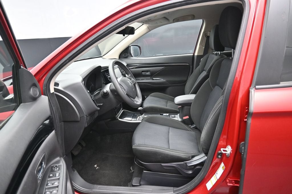 2019 Mitsubishi Outlander ES