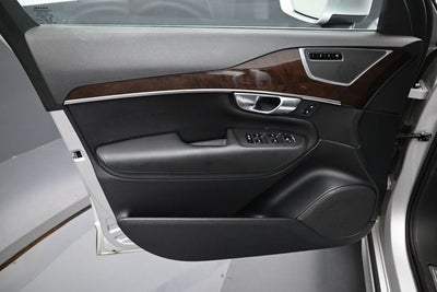 2019 Volvo XC90 T6 Momentum