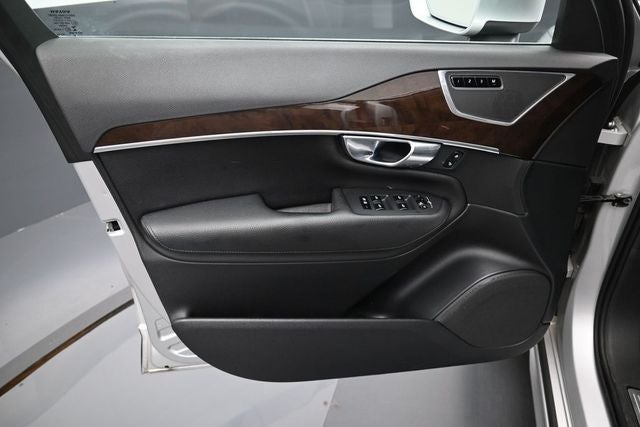 2019 Volvo XC90 T6 Momentum
