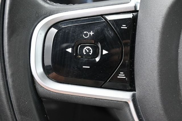2019 Volvo XC90 T6 Momentum