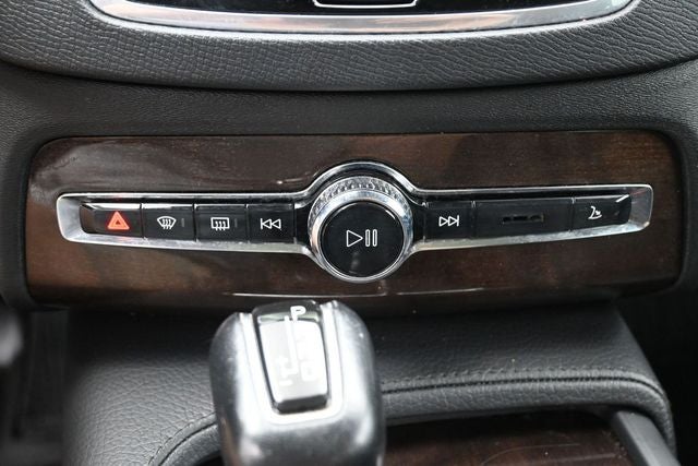 2019 Volvo XC90 T6 Momentum