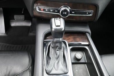 2019 Volvo XC90 T6 Momentum