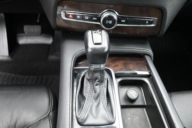 2019 Volvo XC90 T6 Momentum