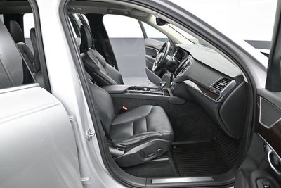 2019 Volvo XC90 T6 Momentum