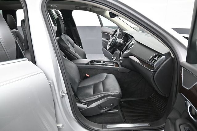 2019 Volvo XC90 T6 Momentum