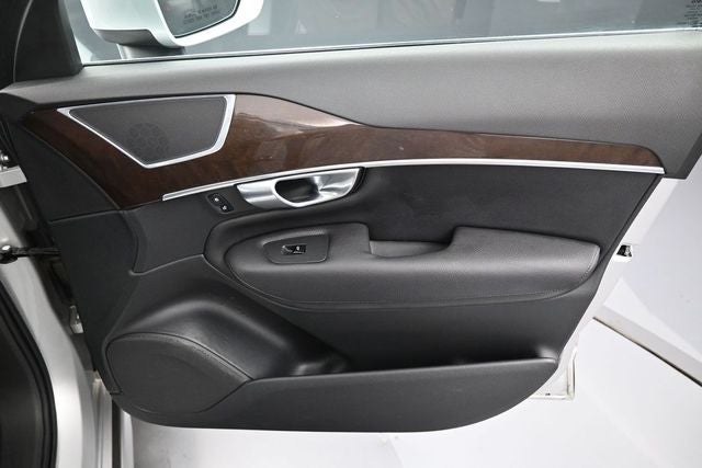2019 Volvo XC90 T6 Momentum