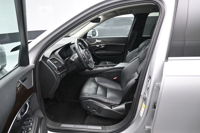 2019 Volvo XC90 T6 Momentum