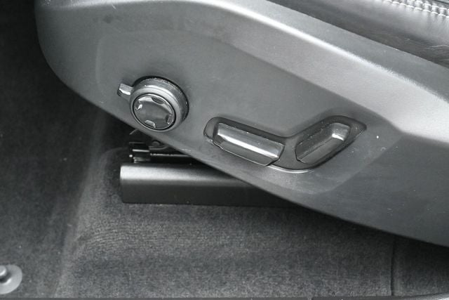 2023 Volvo XC60 B5 Ultimate Dark Theme