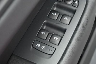 2023 Volvo XC60 B5 Ultimate Dark Theme