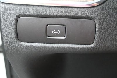 2023 Volvo XC60 B5 Ultimate Dark Theme