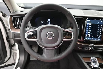 2023 Volvo XC60 B5 Ultimate Dark Theme