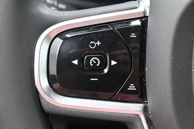2023 Volvo XC60 B5 Ultimate Dark Theme